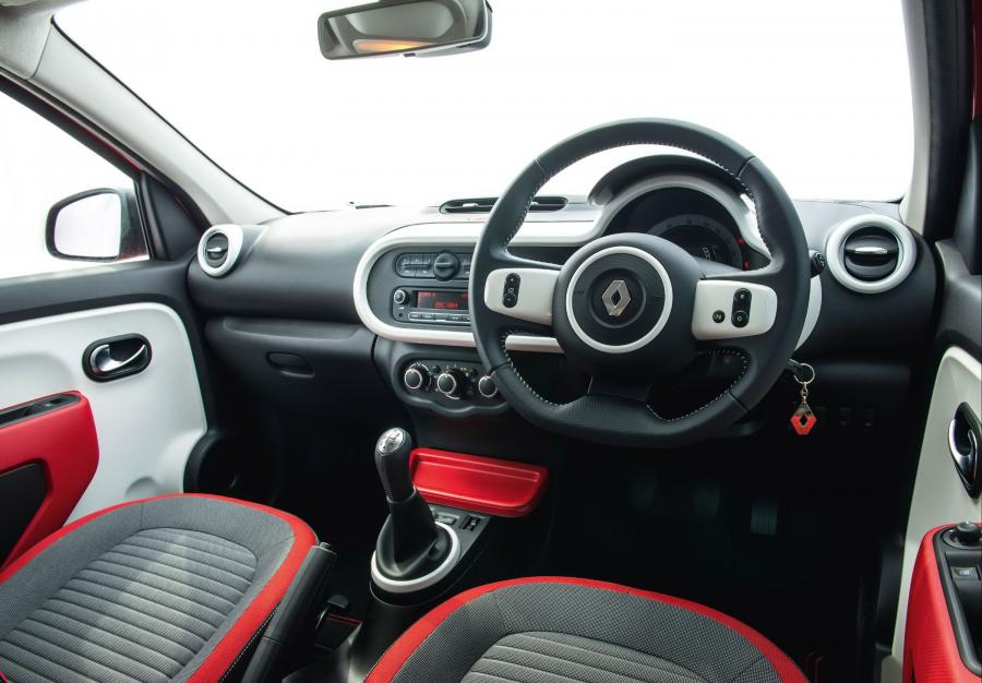 Торпедо Renault Twingo Dynamique 2014 года  (UK) (фото 17 из 22)
